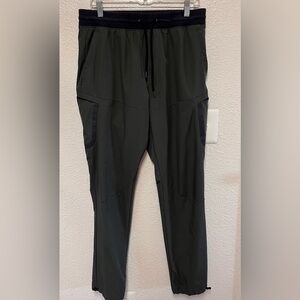 Under Armour Men's Large Green Unstoppable Cargo Pants Zip Pockets Workout Taper